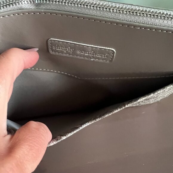 NWT Simply Southern Snakeskin Wristlet Clutch Gray Snakeskin Animal Print Wallet - Picture 9 of 13